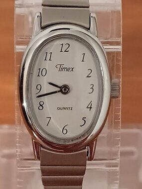 Vintage Ladies TIMEX CAVATINA Quartz Silver Tone Watch - Works!